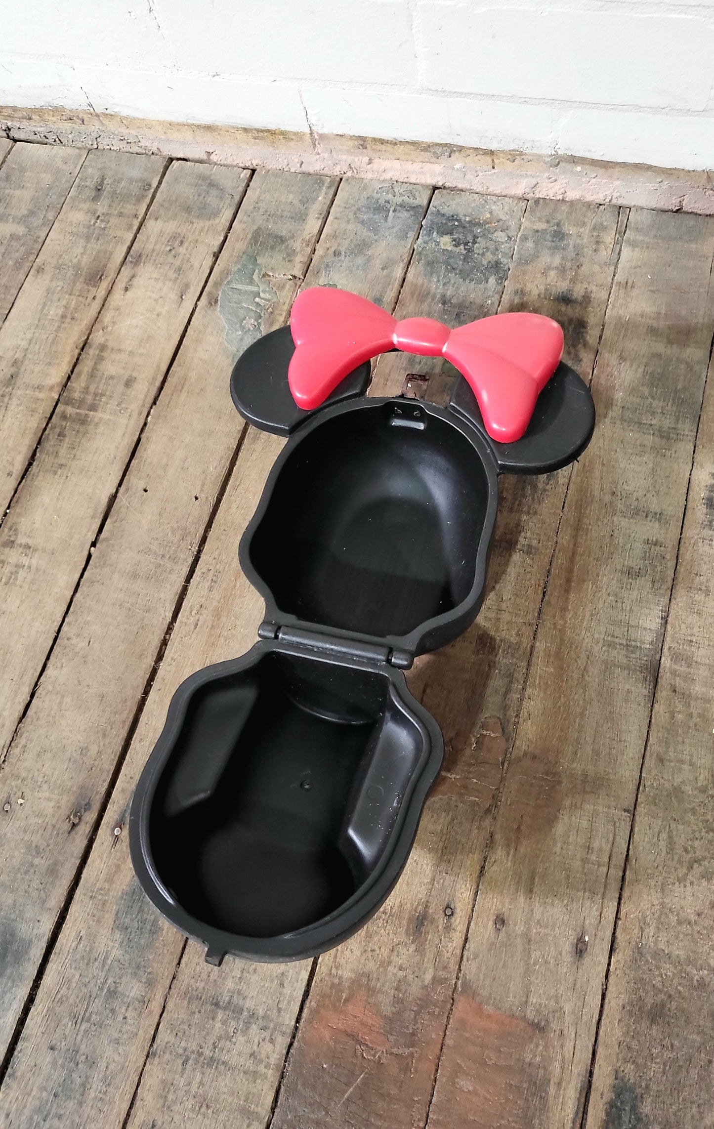Vintage 1980's Minnie Mouse Lunch Box by Aladdin - A Collector's Dream