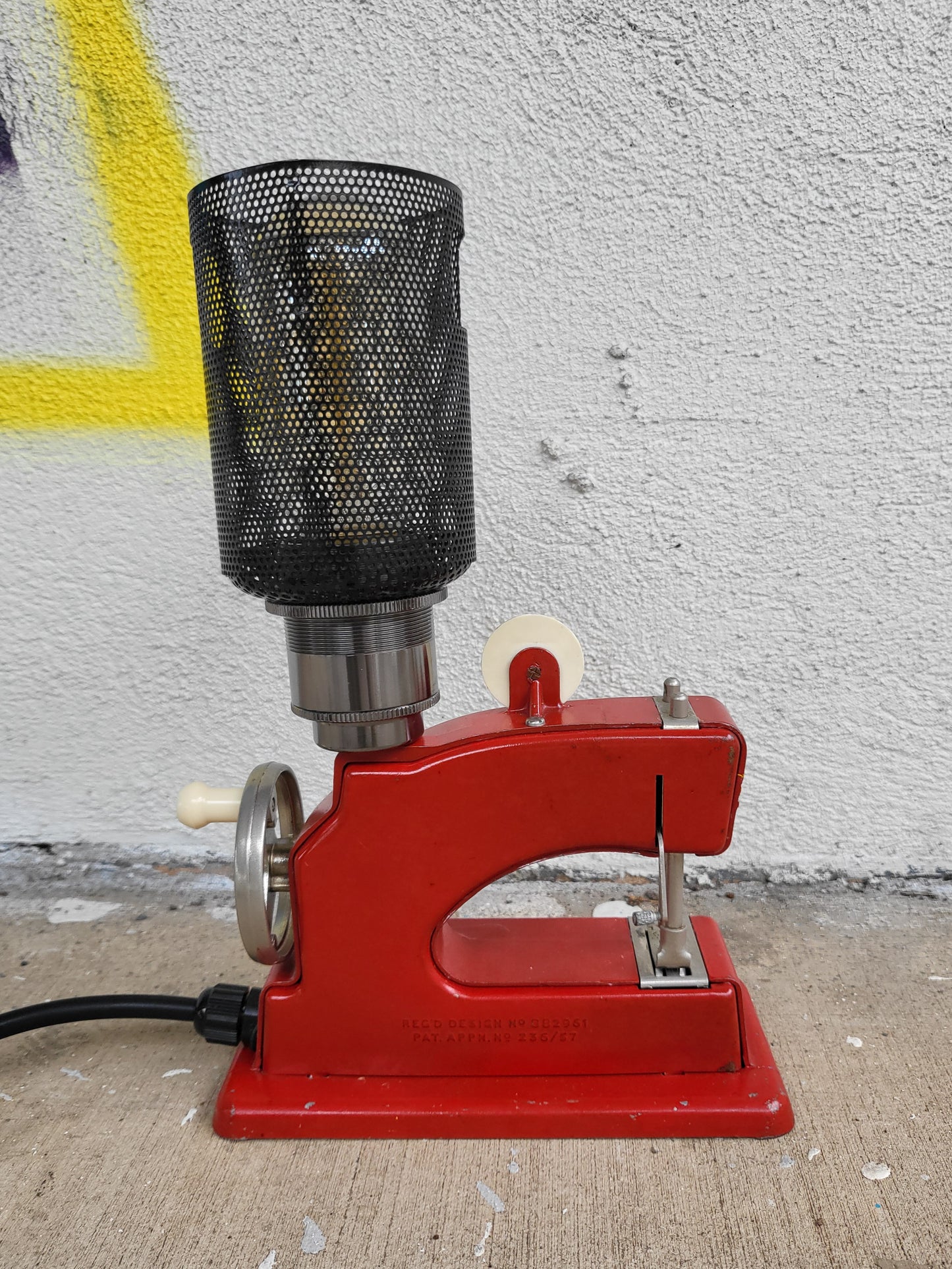 1956 Vulcan Minor Toy Sewing Machine Lamp (Dimmable)