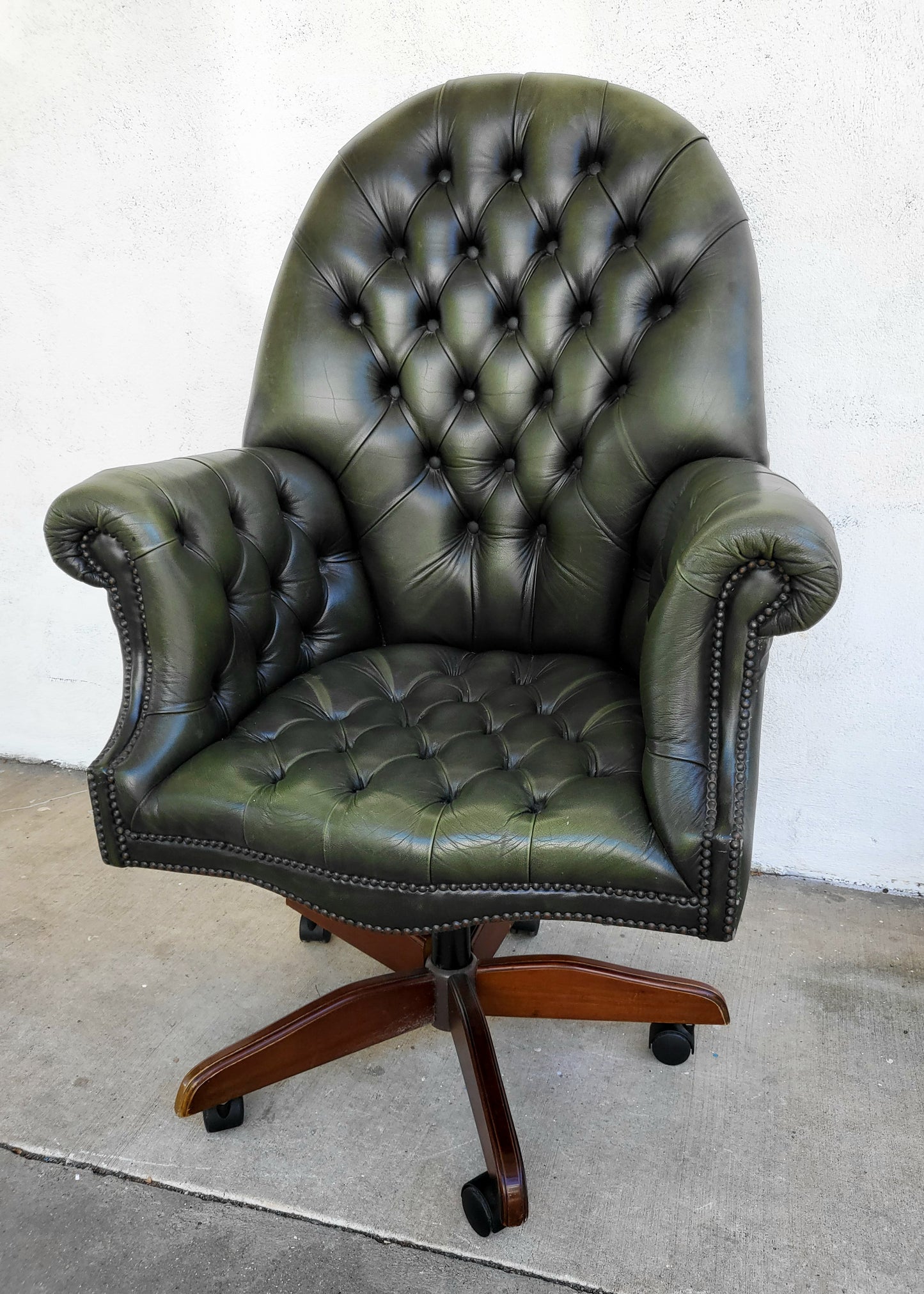 Classic Chesterfield-Style Green Leather Office Chair