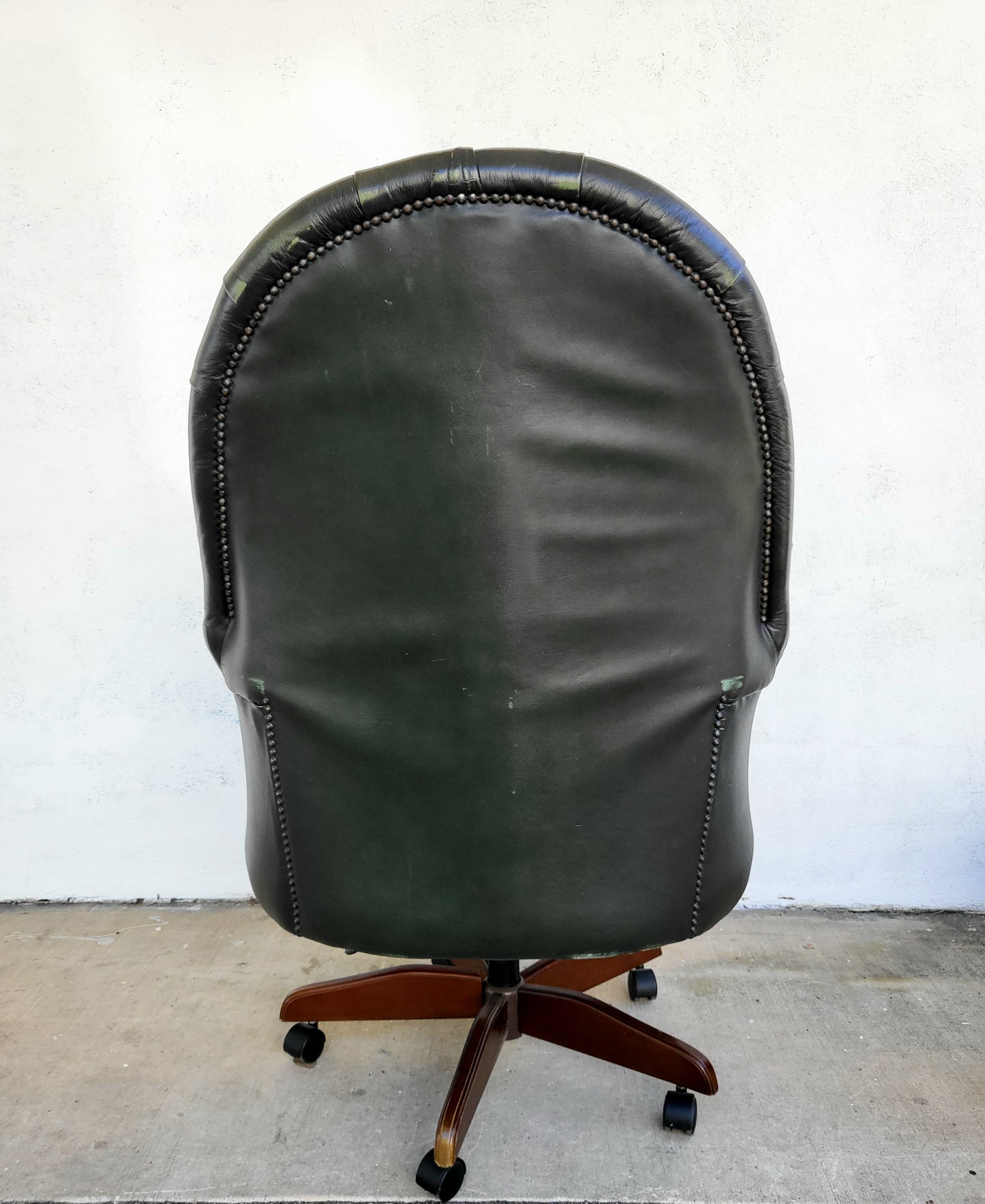 Classic Chesterfield-Style Green Leather Office Chair