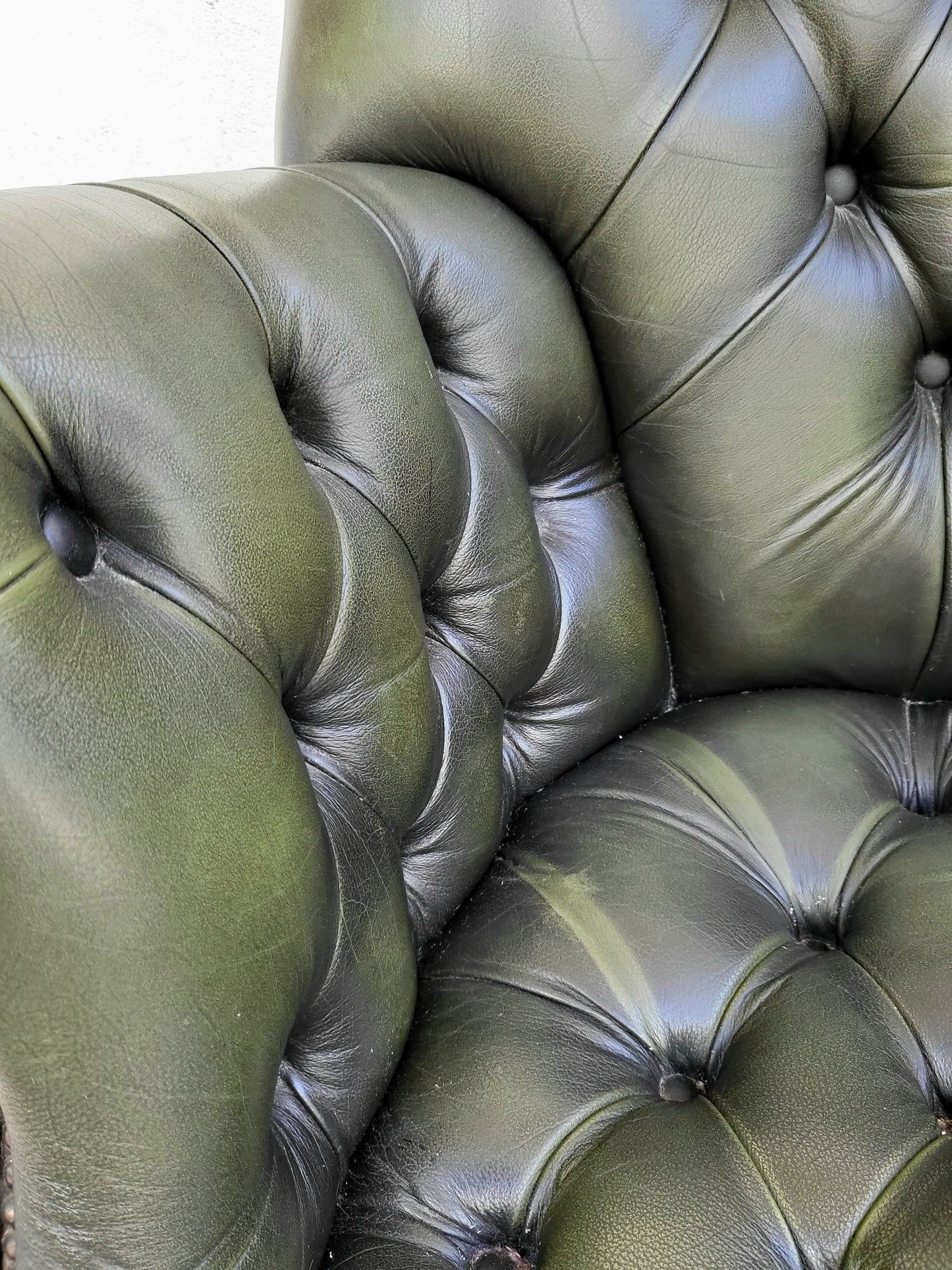 Classic Chesterfield-Style Green Leather Office Chair