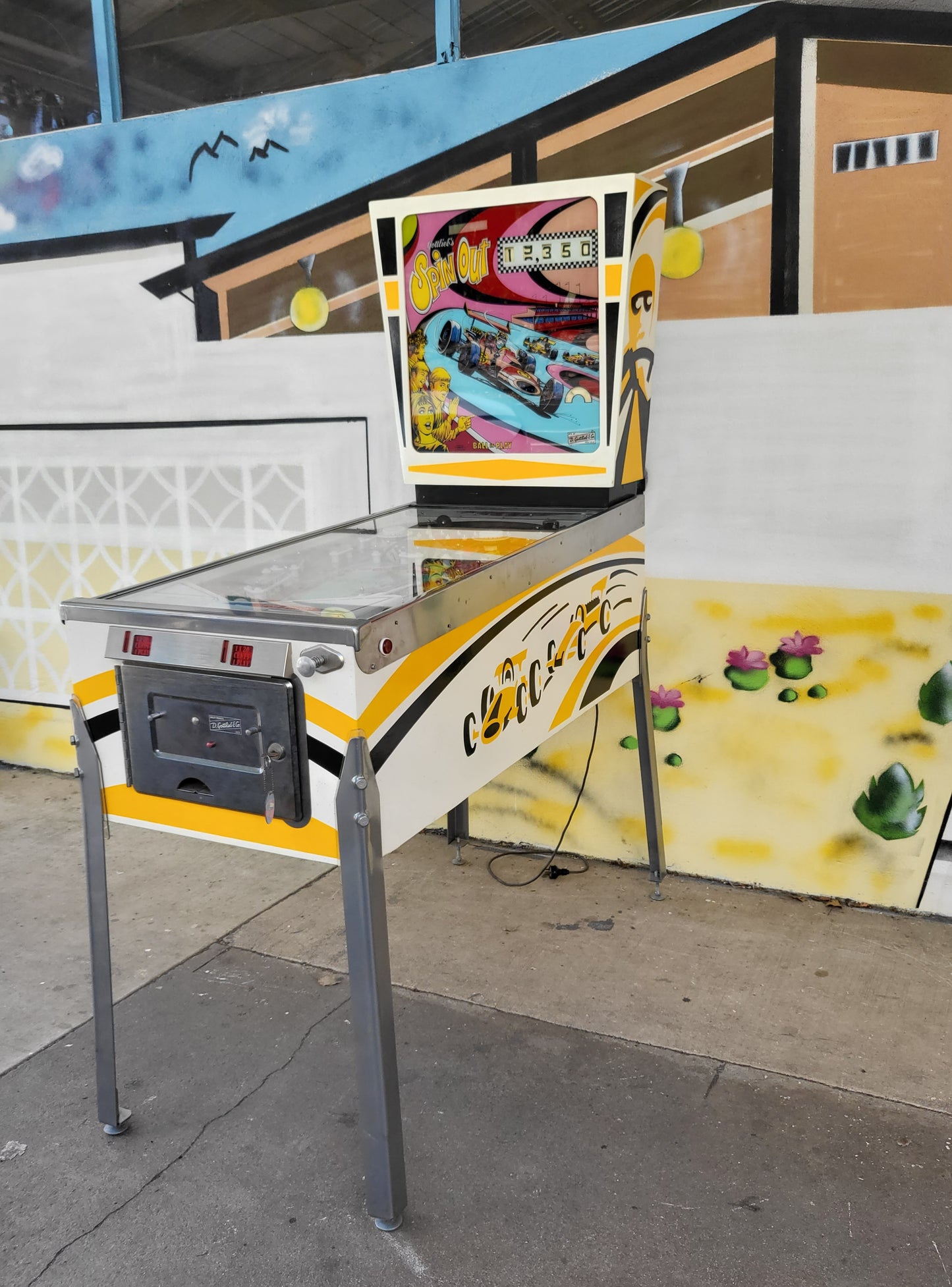 1975 Gottlieb Pinball Machine "Spin Out"