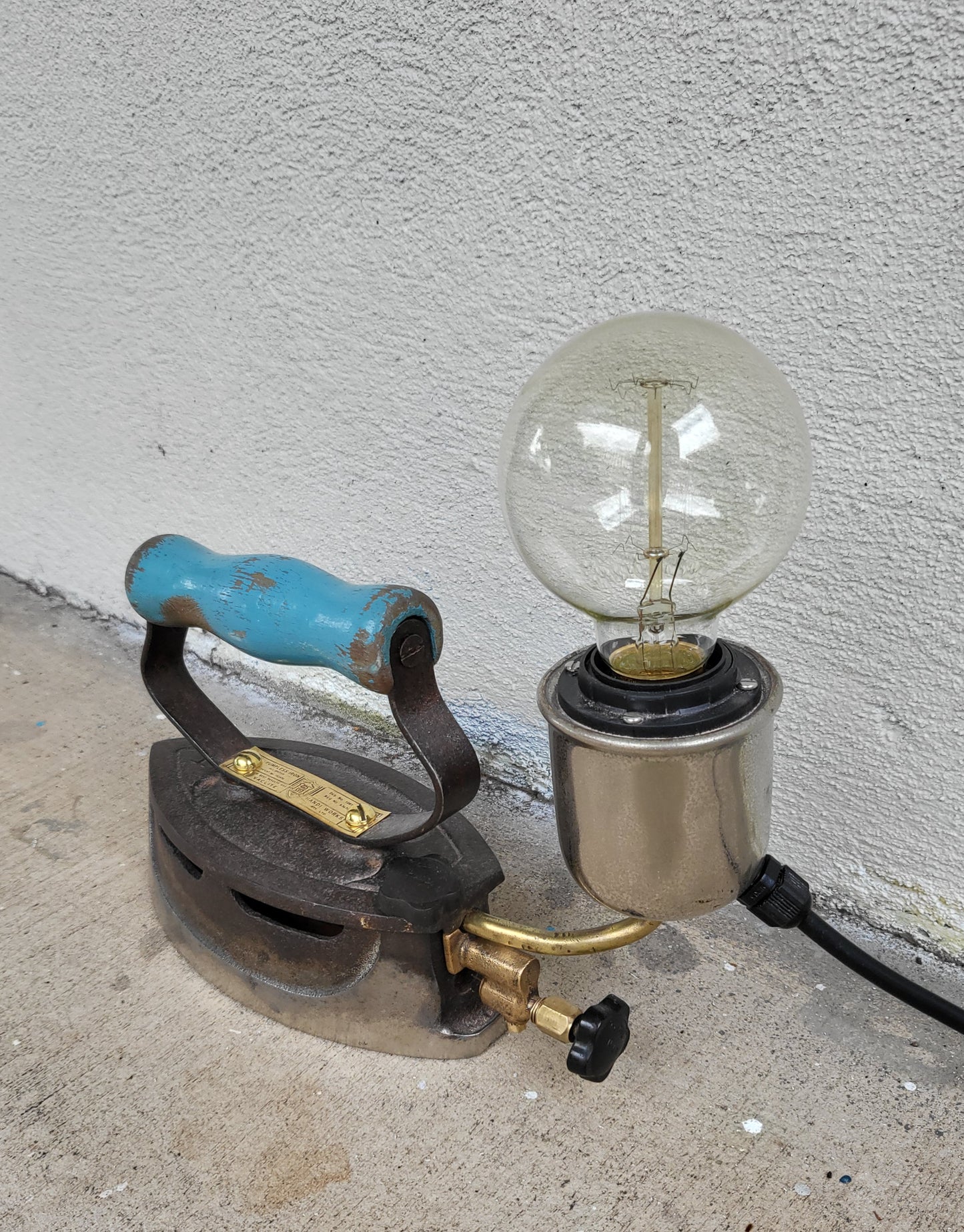 Mid-1950s Handi Works Iron Lamp (DIMMABLE)