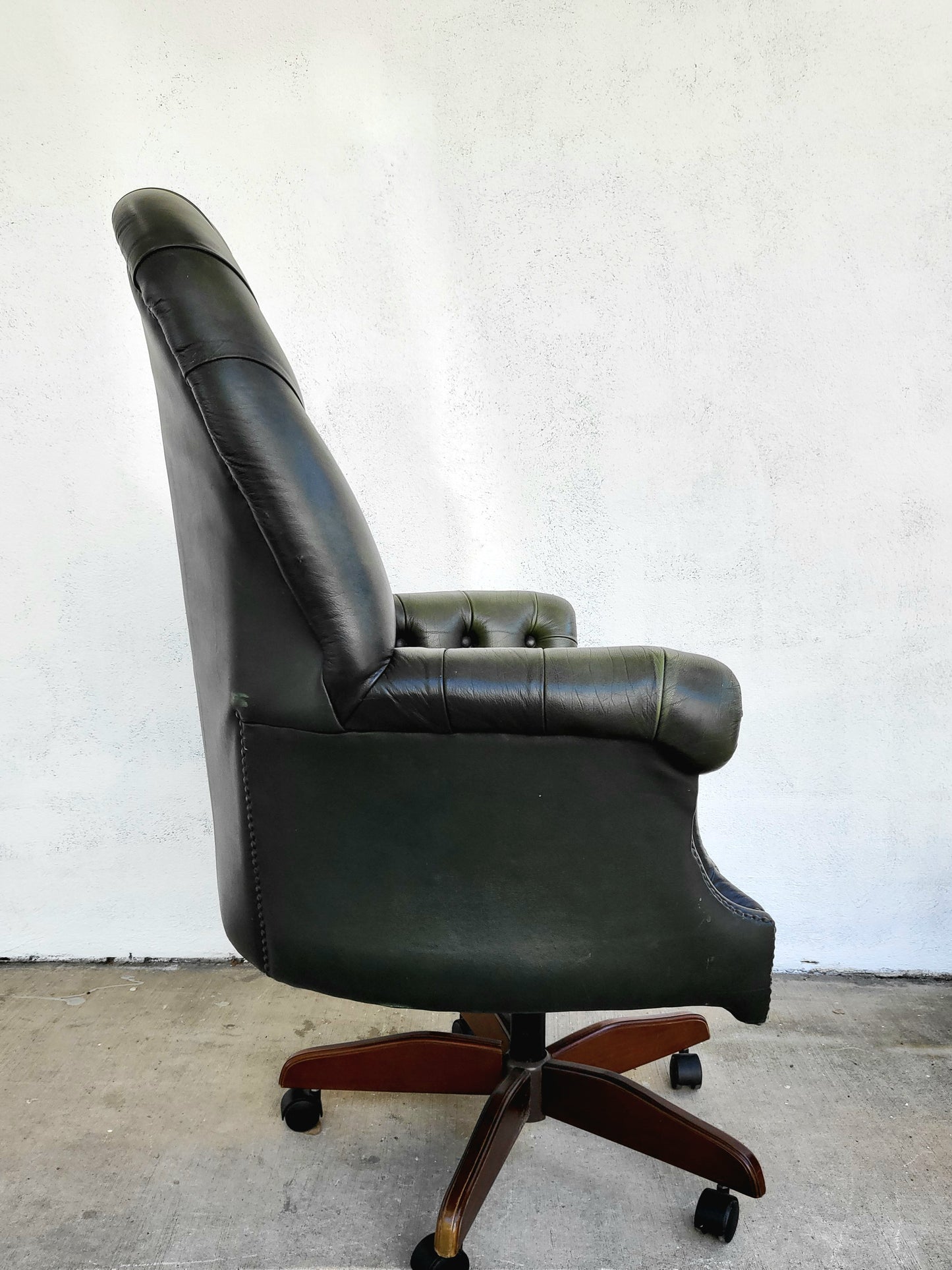 Classic Chesterfield-Style Green Leather Office Chair