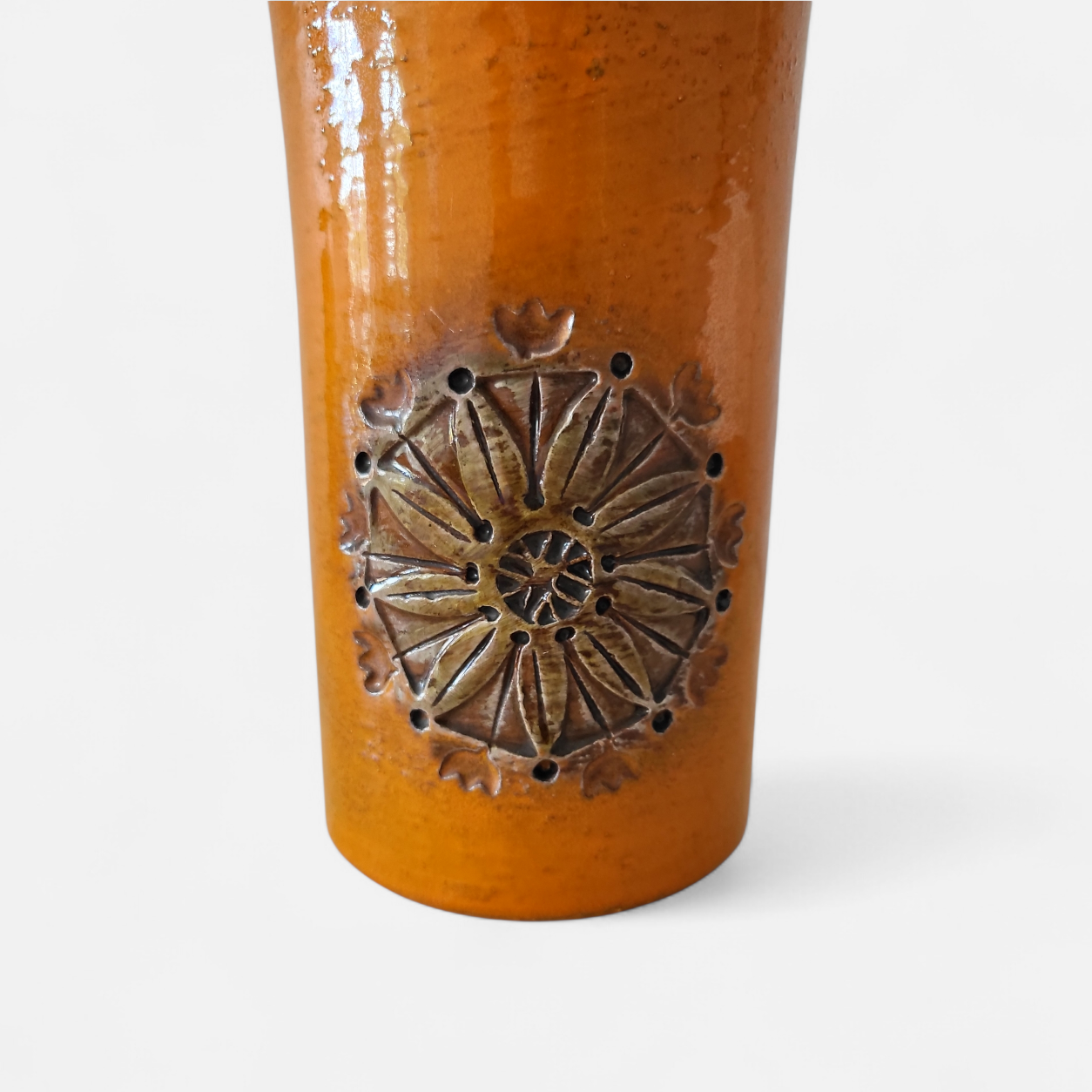 Close-up of applied relief medallion on Aldo Londi Bitossi Sevilla ceramic vase, textured Italian pottery