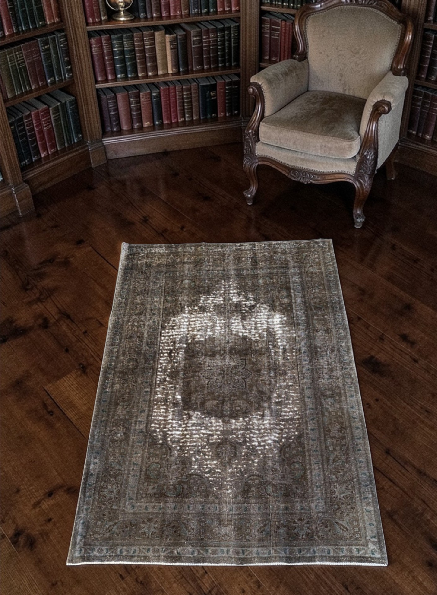 Vintage Persian Tabriz Rug - Hand Knotted (290 x 198cm)