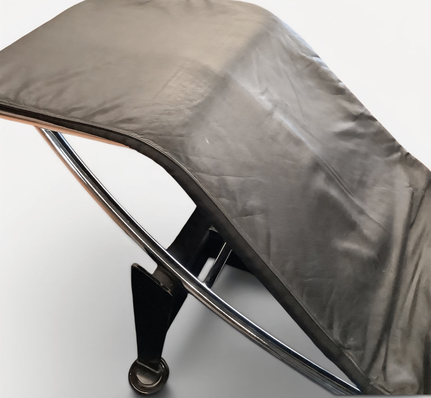Le Corbusier LC4 Chaise Lounge by Cassina - Black Leather