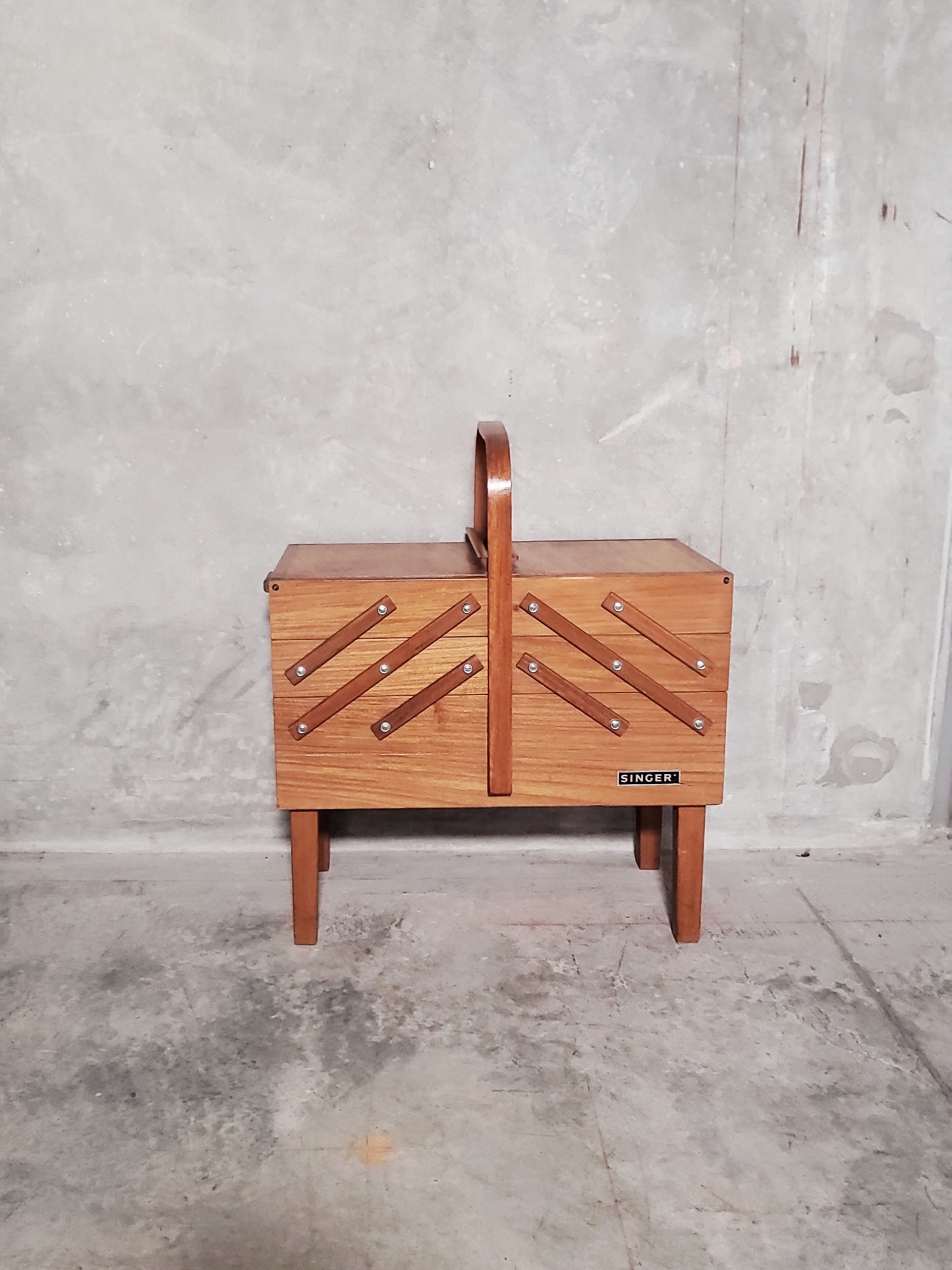 Vintage Décor Mid Century Concertina Sewing Box