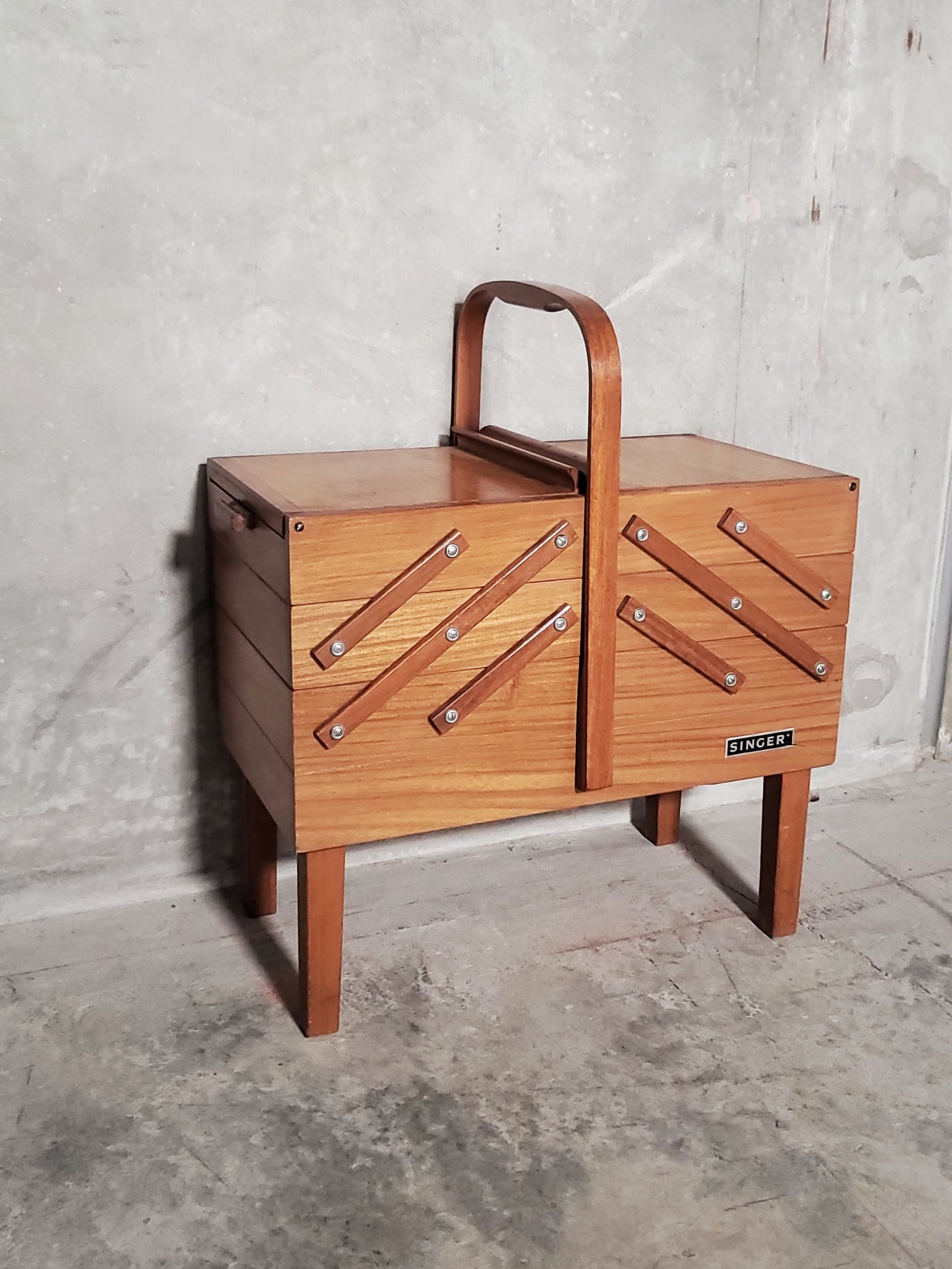 Vintage Décor Mid Century Concertina Sewing Box